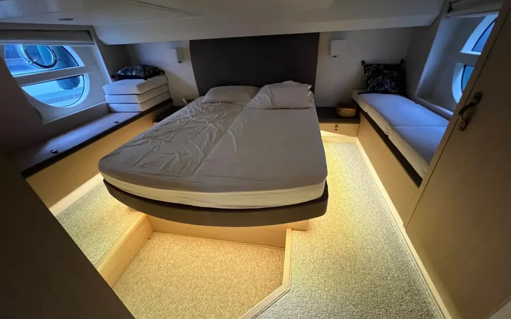 slider 7 Beneteau Monte Carlo 5 - null