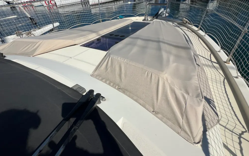 slider 2 Beneteau Monte Carlo 5