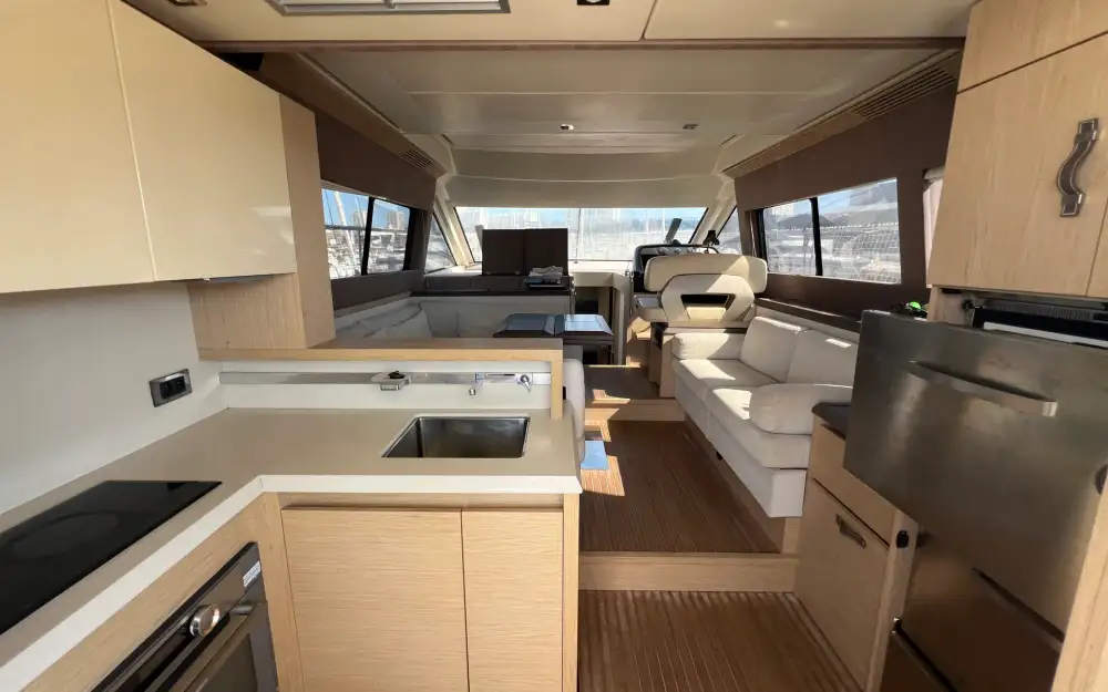 slider 3 Beneteau Monte Carlo 5