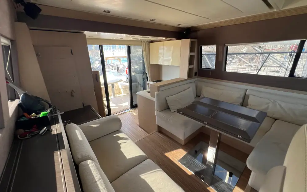 slider 4 Beneteau Monte Carlo 5