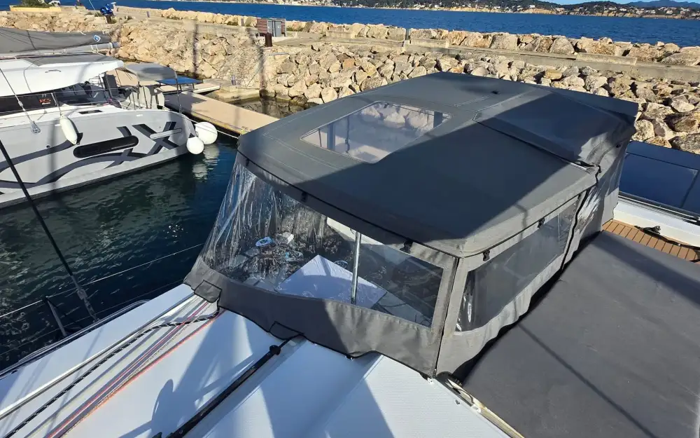 slider 12 Fountaine Pajot Astrea 42
