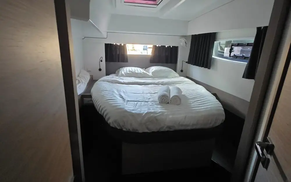 slider 20 Fountaine Pajot Astrea 42