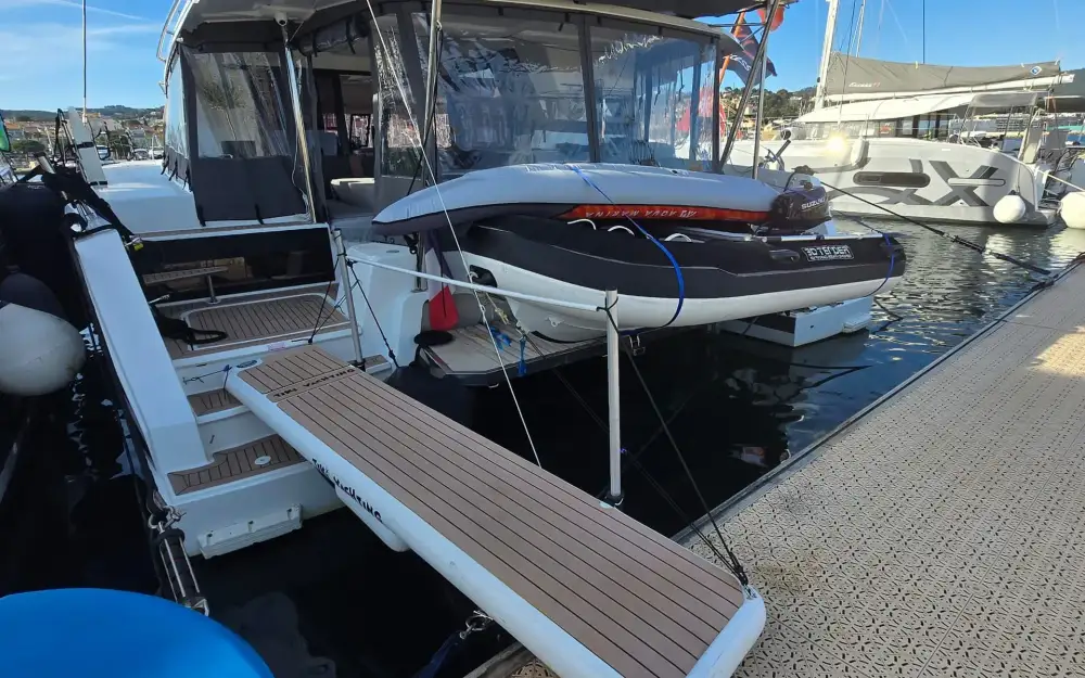 slider 3 Fountaine Pajot Astrea 42