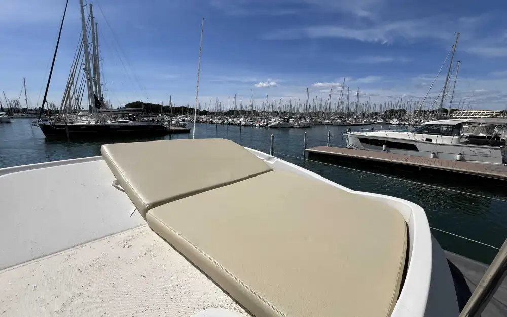 slider 11 Beneteau Antares 8.8