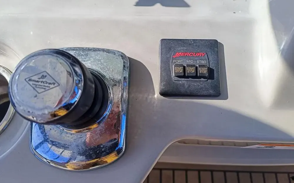 slider 12 Boston Whaler  350 Outrage