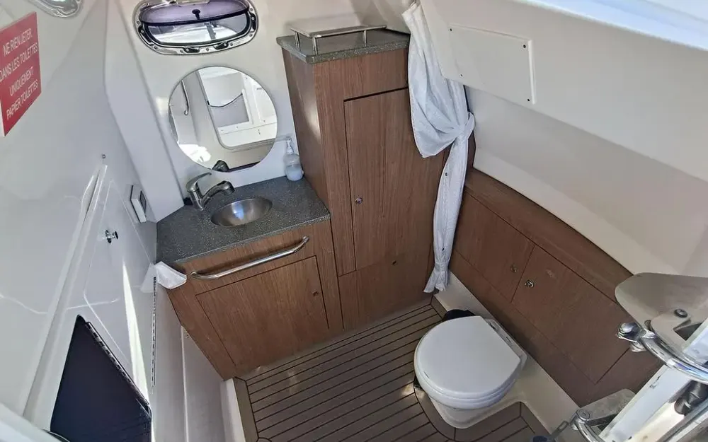 slider 16 Boston Whaler  350 Outrage