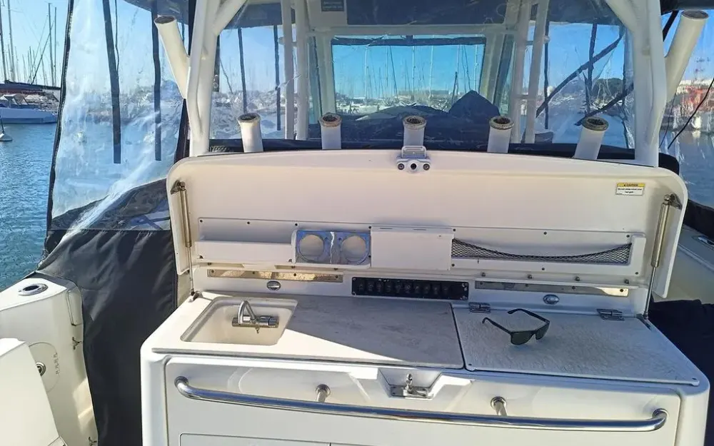 slider 18 Boston Whaler  350 Outrage