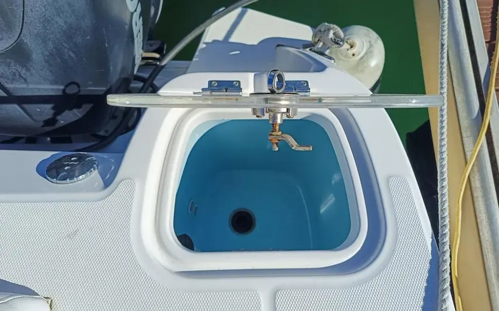 slider 24 Boston Whaler  350 Outrage