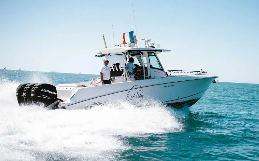 slider 4 Boston Whaler  350 Outrage