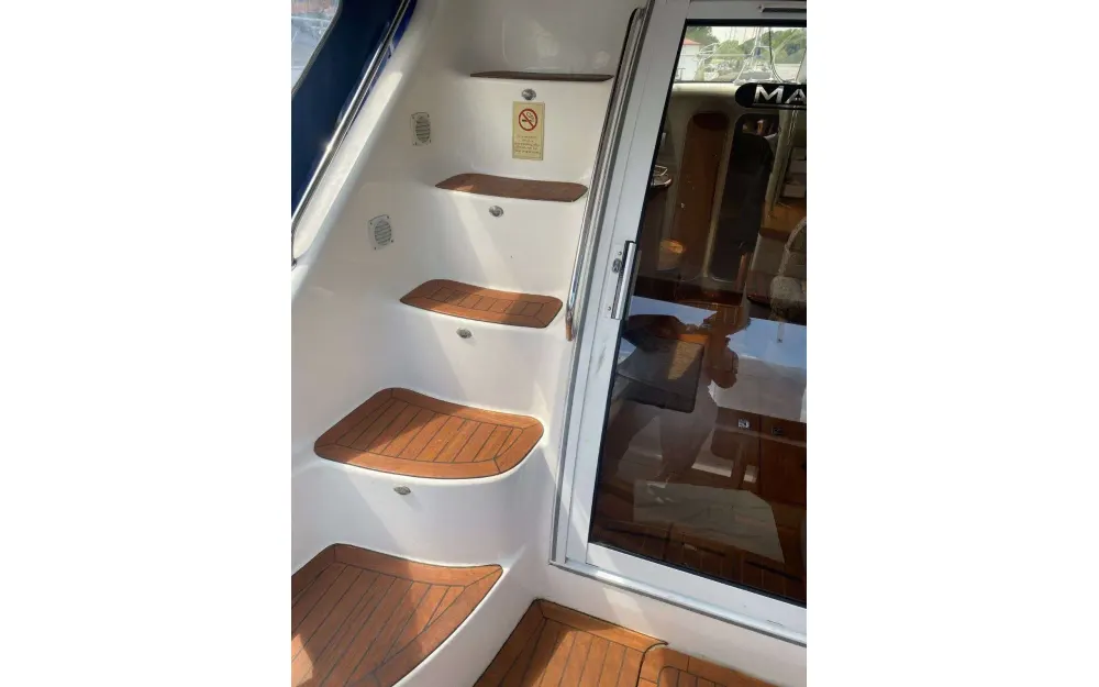 slider 8 Sealine  360