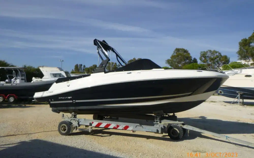 slider 11 Bayliner VR5