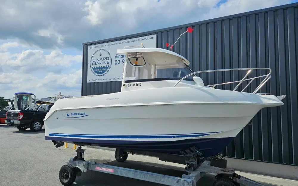 slider 15 Quicksilver  500 Pilothouse