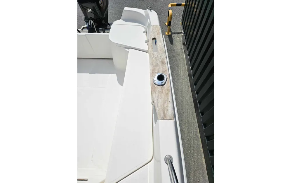 slider 4 Quicksilver  500 Pilothouse