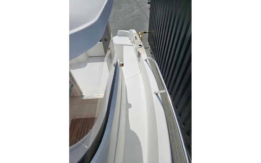 slider 9 Quicksilver  500 Pilothouse