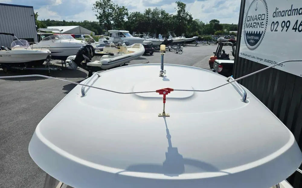 slider 8 Quicksilver  500 Pilothouse