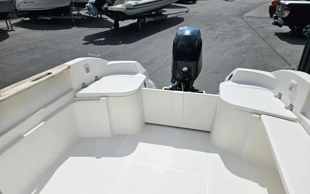slider 1 Quicksilver  500 Pilothouse