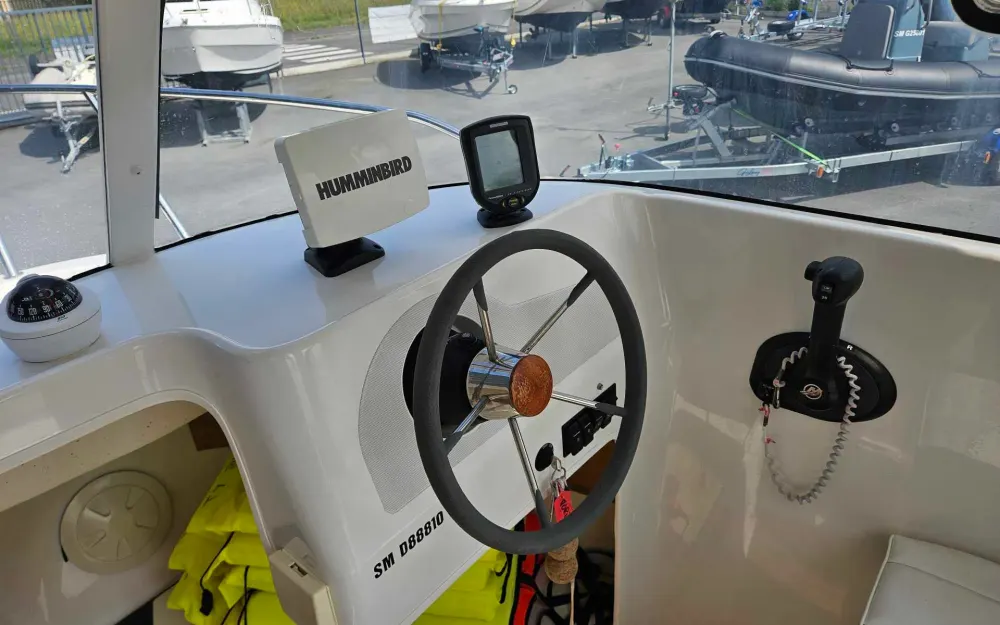 slider 2 Quicksilver  500 Pilothouse