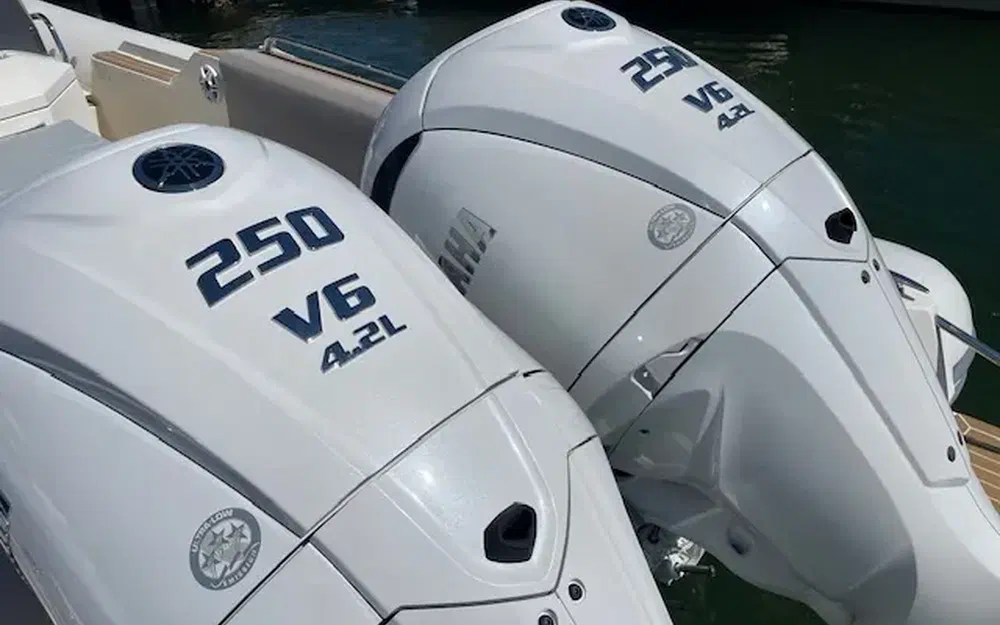 slider 9 Capelli Tempest 1000