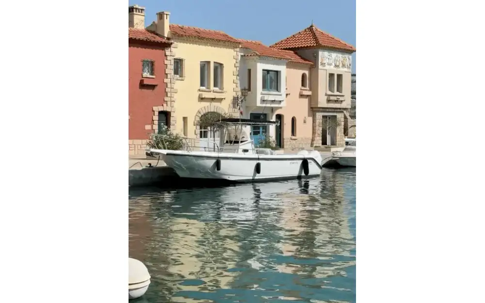 slider 0 Boston Whaler  26 Outrage