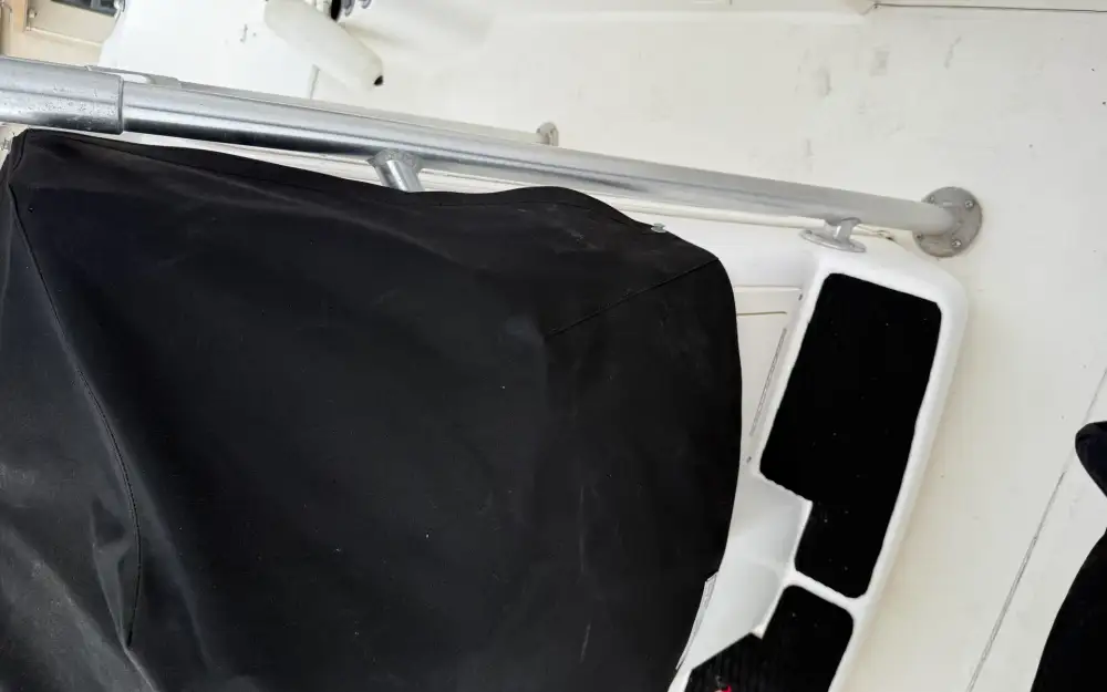 slider 6 Boston Whaler  26 Outrage