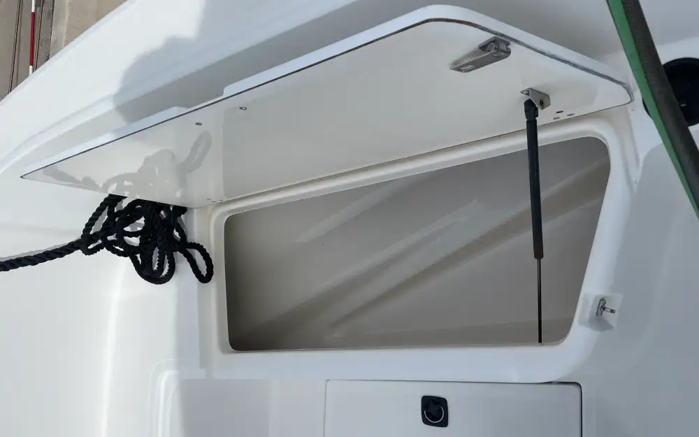 slider 8 Boston Whaler  26 Outrage