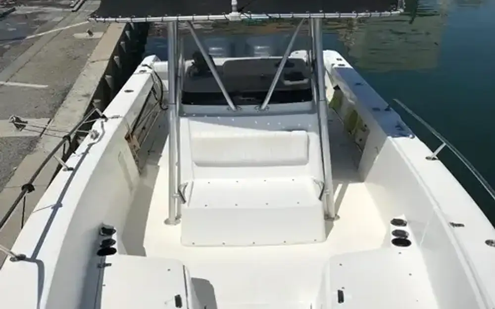 slider 3 Boston Whaler  26 Outrage