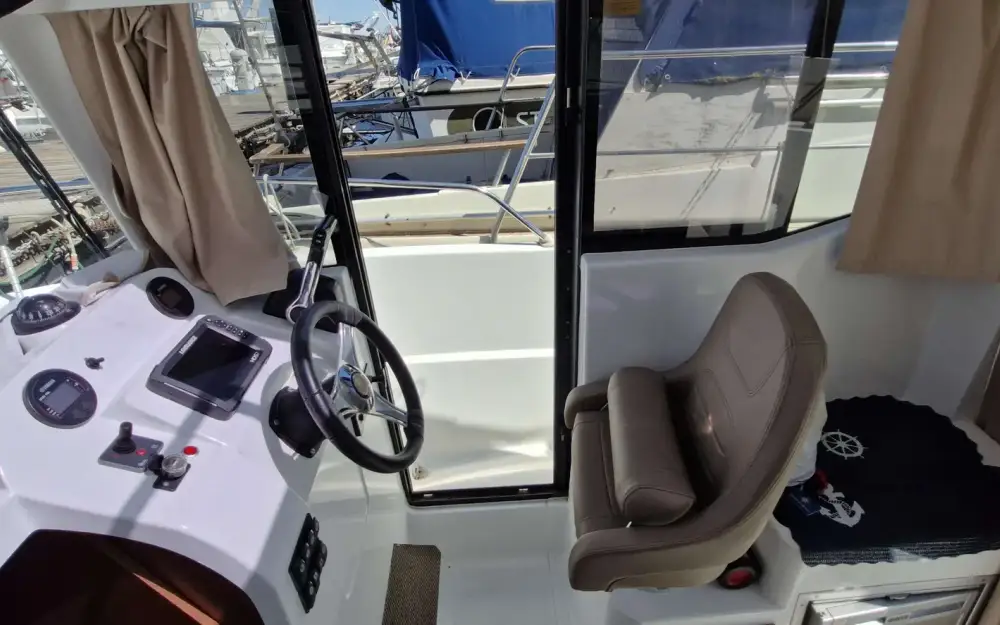 slider 18 Jeanneau Merry Fisher 695