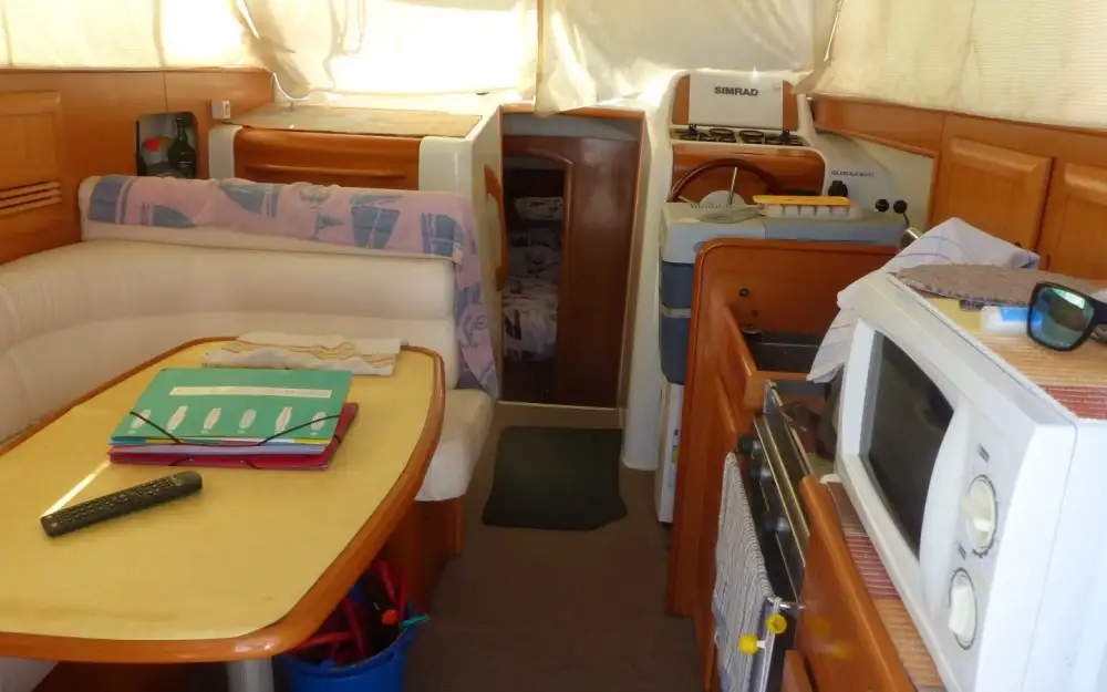 slider 3 Beneteau Antares 10.80 Fly