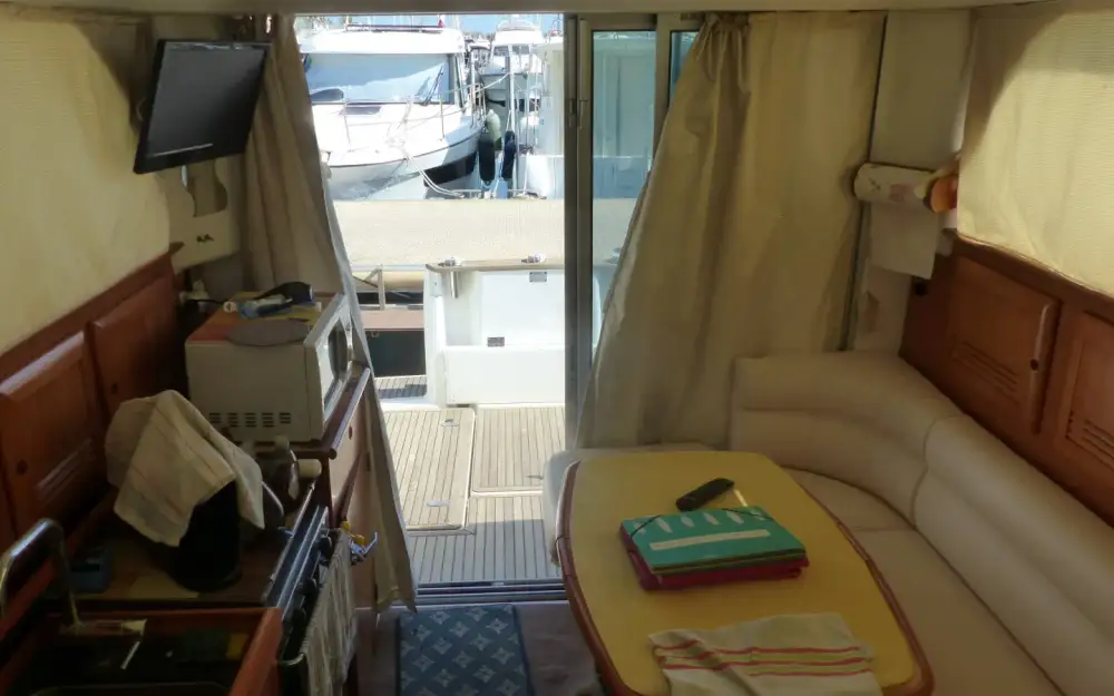 slider 6 Beneteau Antares 10.80 Fly