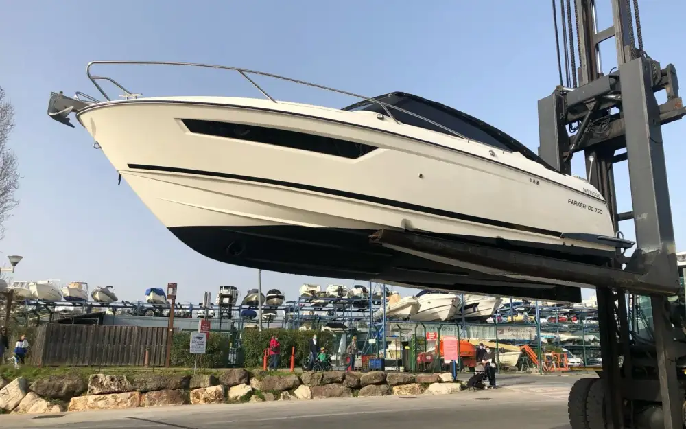 slider 8 Parker  750 Day Cruiser
