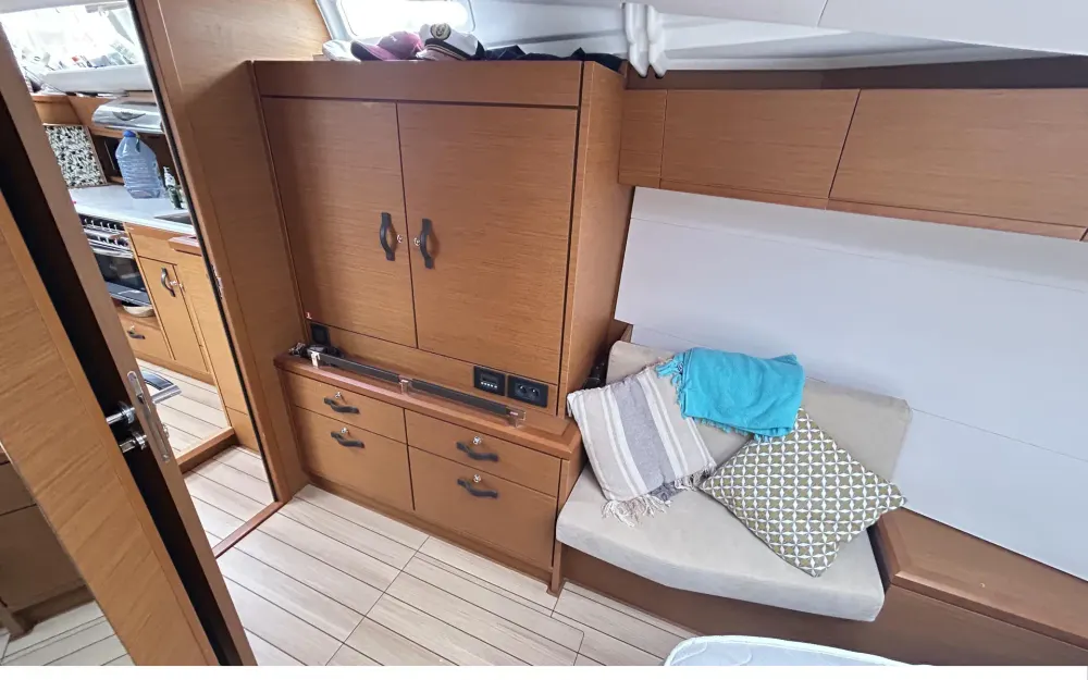 slider 11 Jeanneau  54 - null