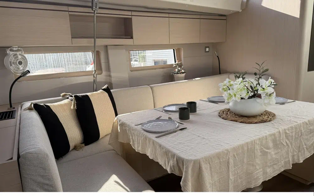 slider 9 Beneteau Oceanis 51.1