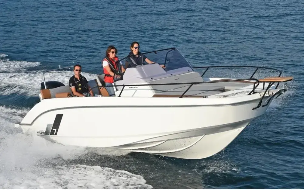 slider 1 Beneteau Flyer 7 SUNdeck