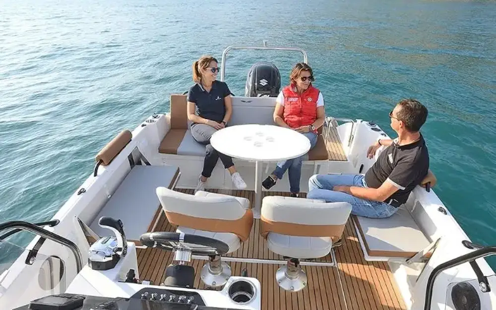slider 2 Beneteau Flyer 7 SUNdeck