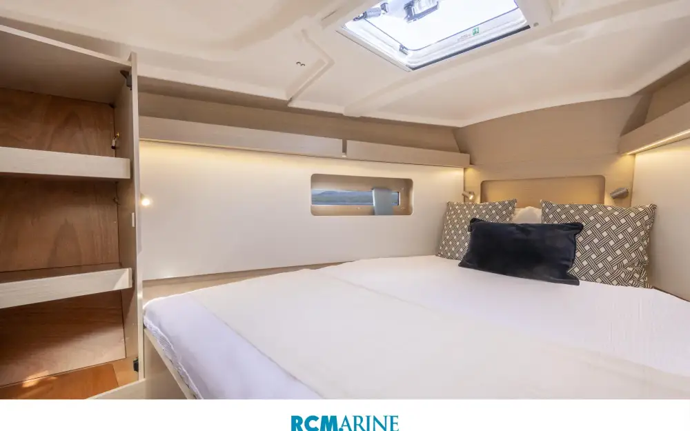 slider 10 Beneteau Oceanis 37.1