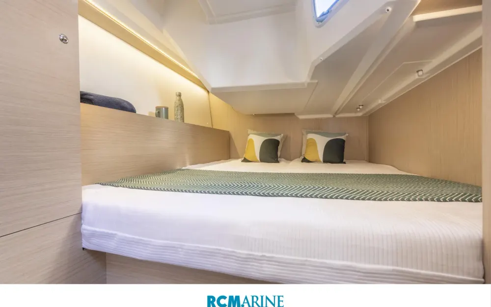 slider 11 Beneteau Oceanis 37.1