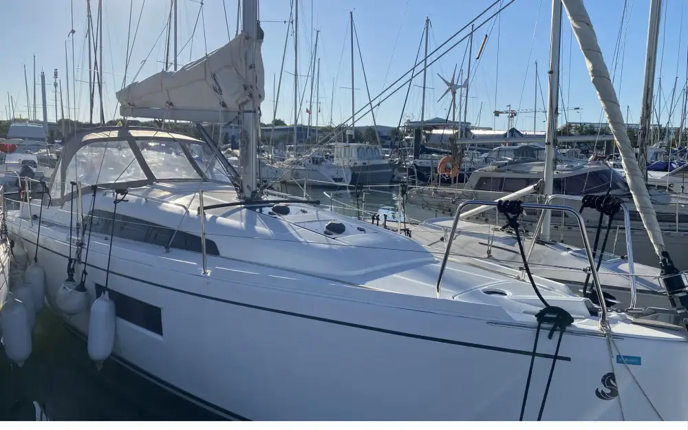 slider 3 Beneteau Oceanis 30.1