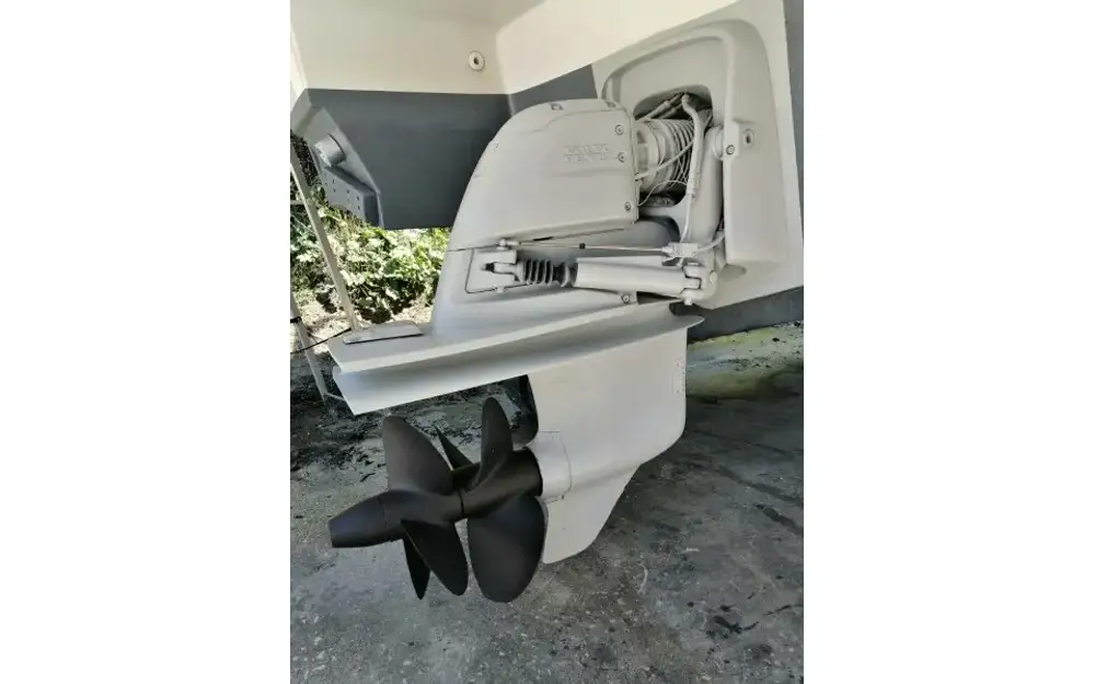 slider 5 Beneteau Monte Carlo 27