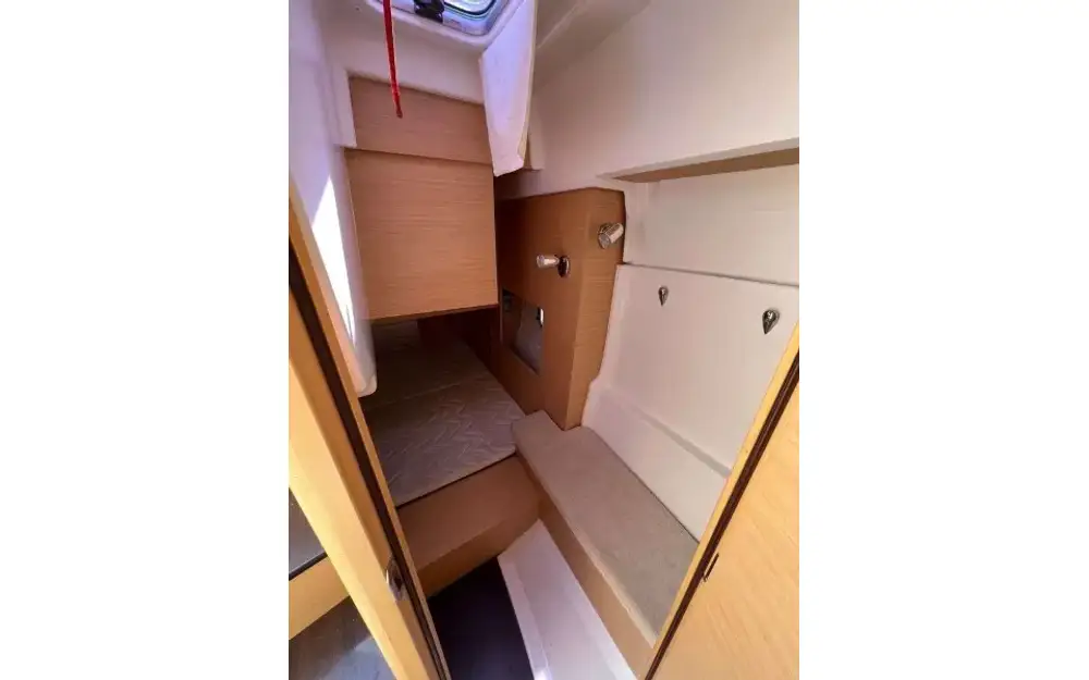 slider 6 Beneteau Monte Carlo 27
