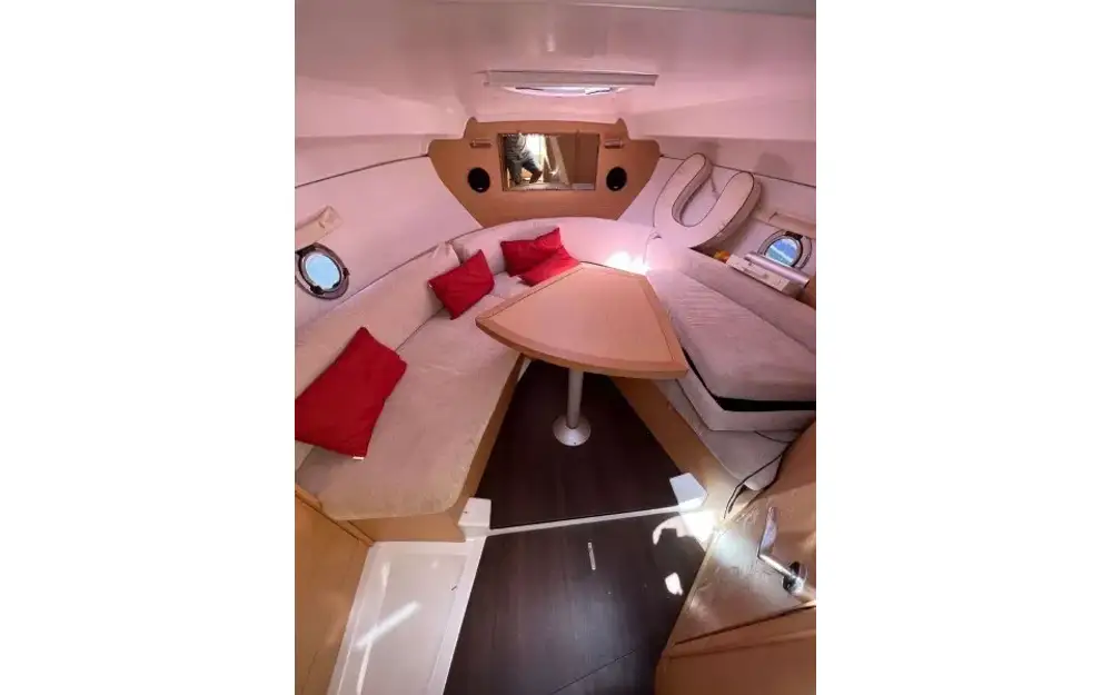 slider 7 Beneteau Monte Carlo 27