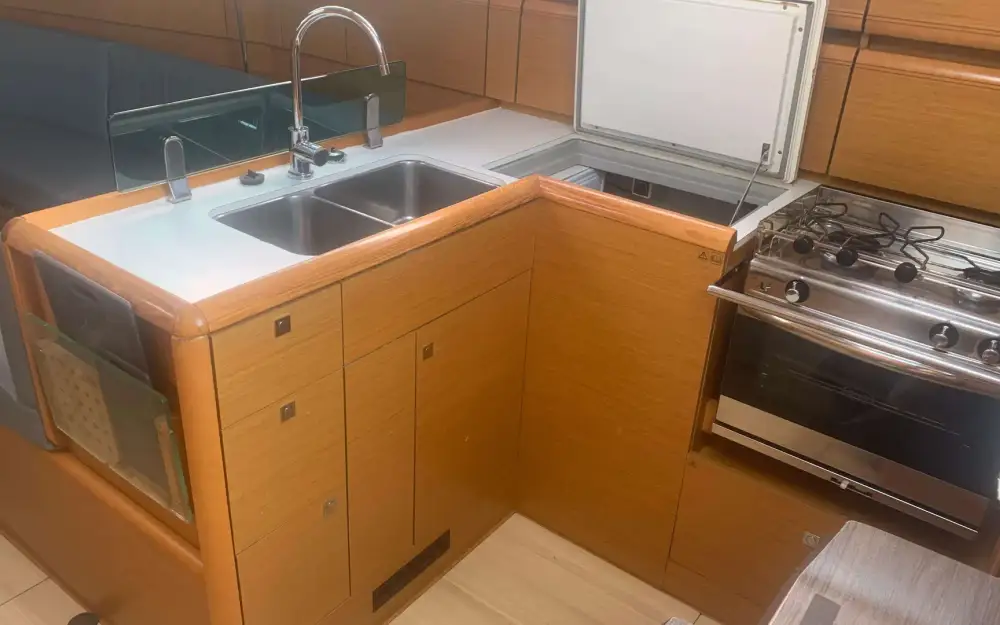 slider 13 Jeanneau Sun Odyssey 389