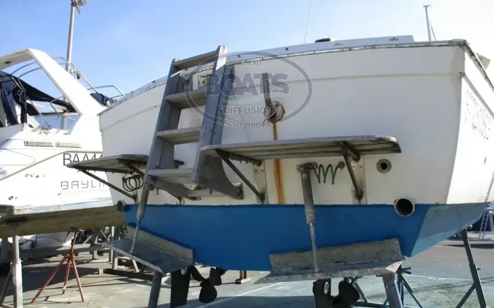 slider 3 Chris Craft Commander