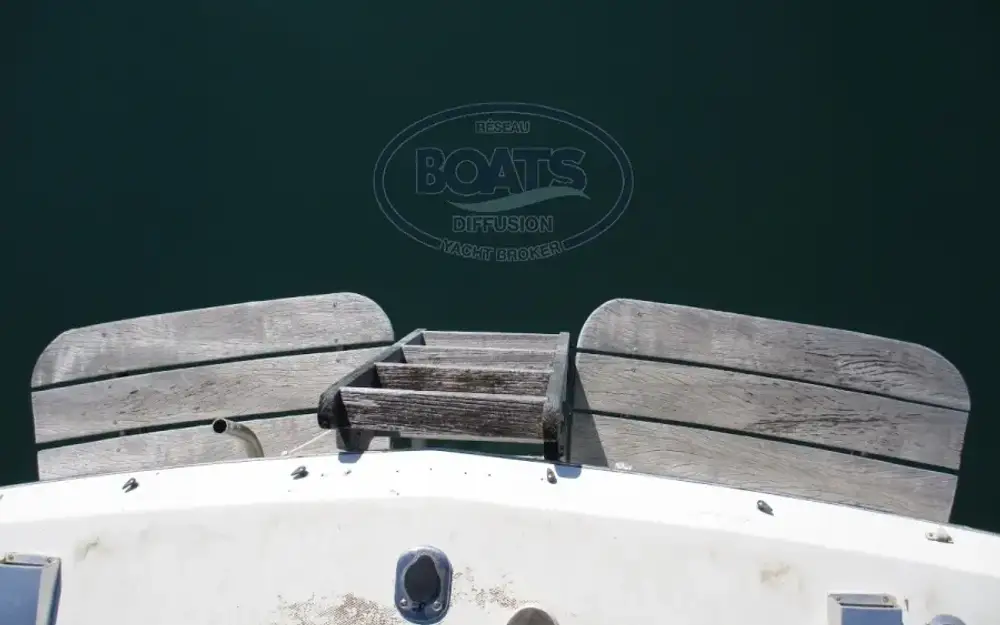 slider 6 Chris Craft Commander