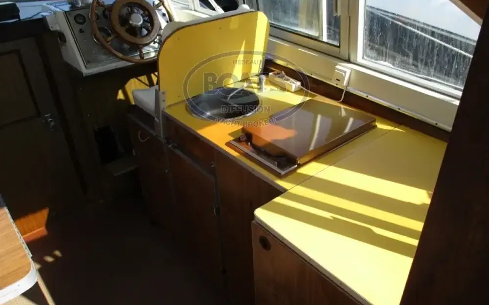 slider 8 Chris Craft Commander