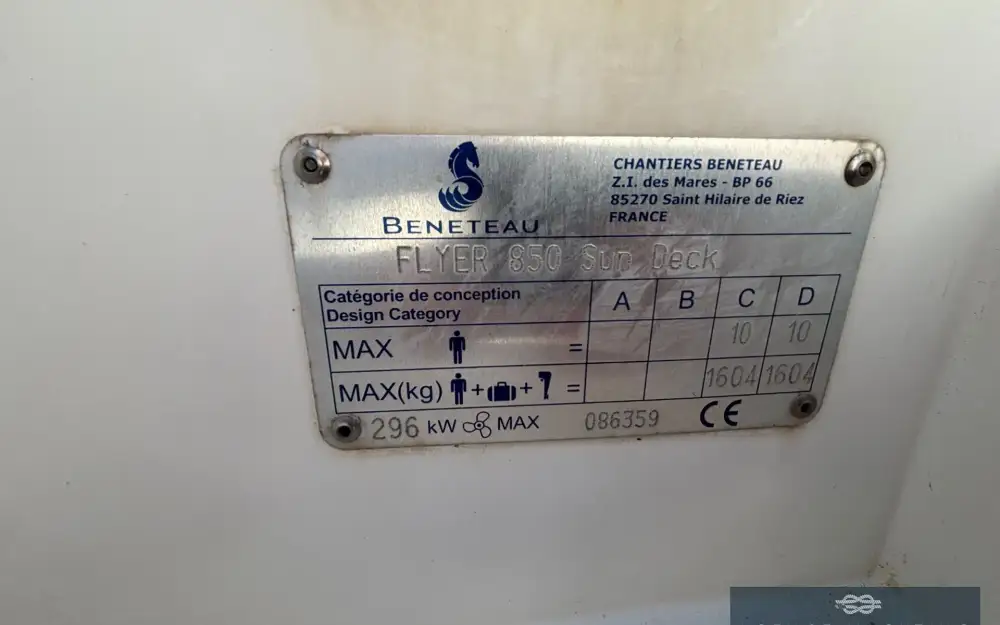 slider 17 Beneteau Flyer 850 Sun Deck