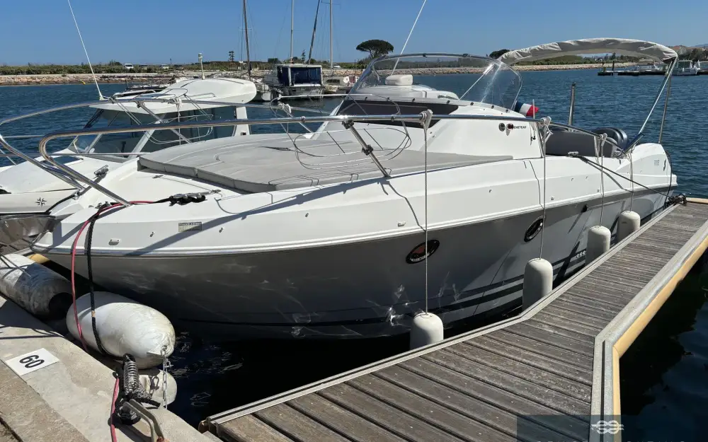 slider 1 Beneteau Flyer 850 Sun Deck