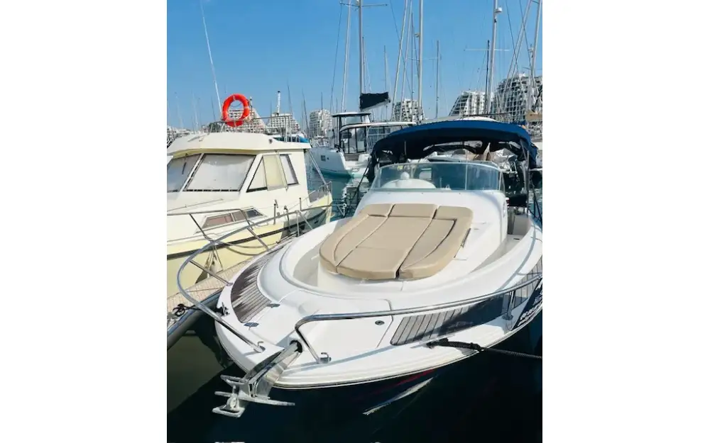 slider 1 Jeanneau Cap Camarat 925