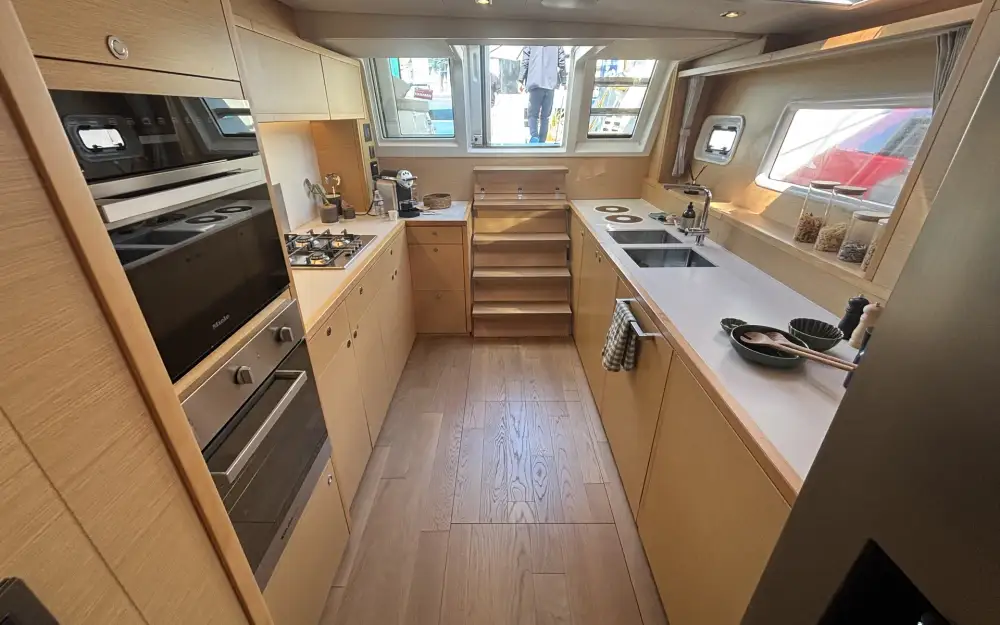 slider 33 Lagoon  620