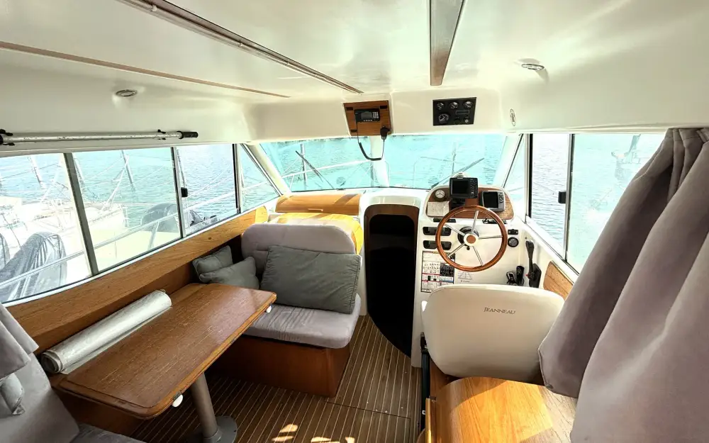 slider 2 Jeanneau Merry Fisher 805