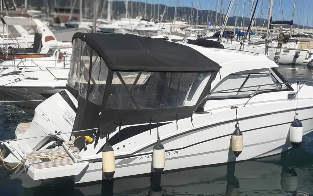 slider 0 Beneteau Antares 8 OB